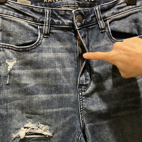 American Eagle Outfitters High Rise Distressed Jeans 8 - Picture 6 of 10
